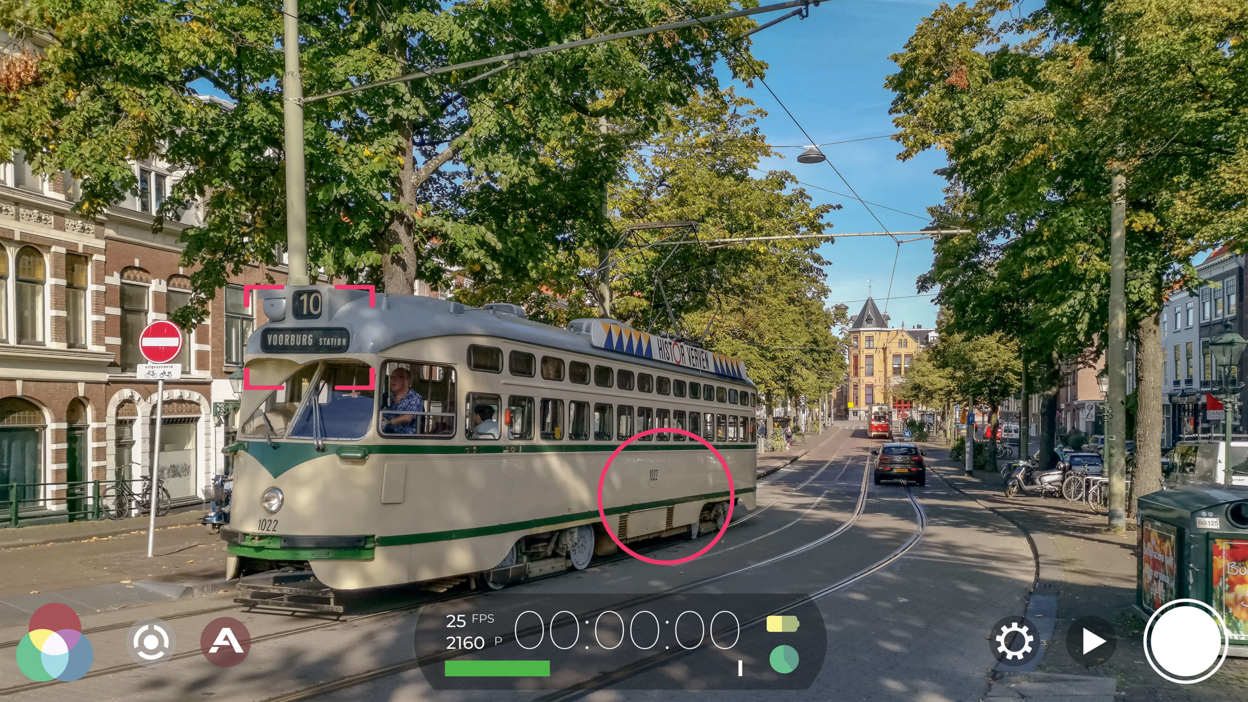 Schermafbeelding FiLMiC Pro. Op de afbeelding is lijn 10 (tram) naar Voorburg te zien. Public relations (PR) kan niet meer zonder de inzet van video en videomarketing.