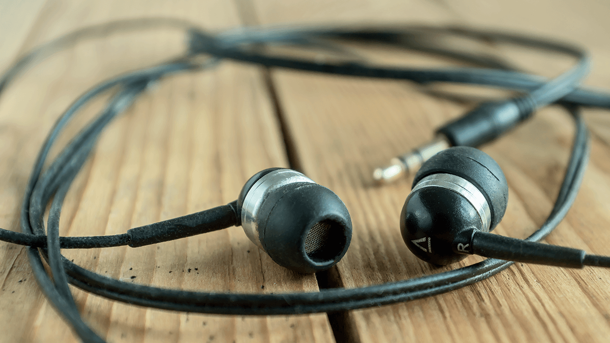 Foto van oude Sennheiser CX dopjes die niet kunnen dienen als IEM.